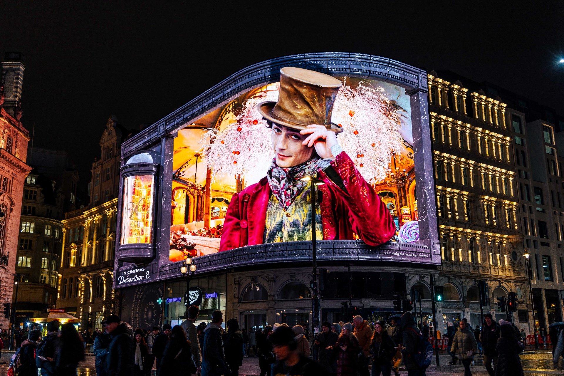Creative outdoor advertising display